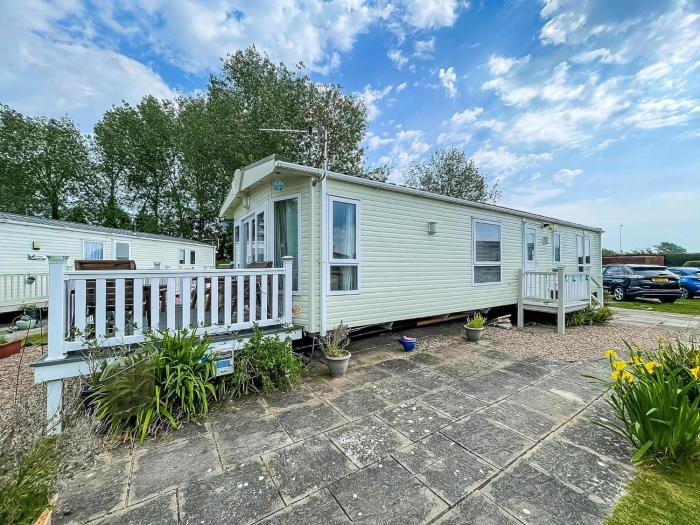 Lovely Caravan With A Lake View At Southview Holiday Park Ref 33043Cl