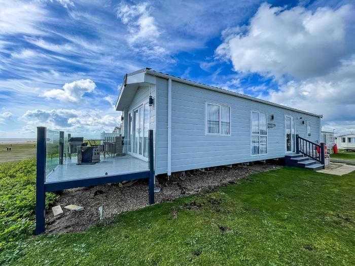 Modern Caravan With Beautiful Seaviews In Suffolk! Ref 90023Sv