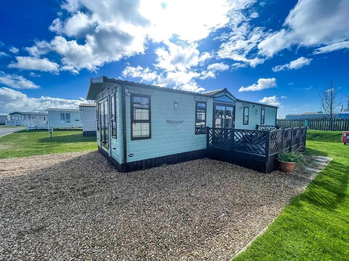 Great 4 Berth Caravan For Hire In Suffolk At North Denes, Ref 40149Nd