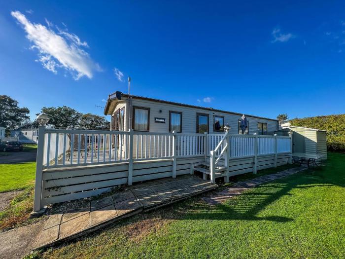 4 Berth Caravan With Decking And Wifi At Carlton Meres In Suffolk Ref 60010K