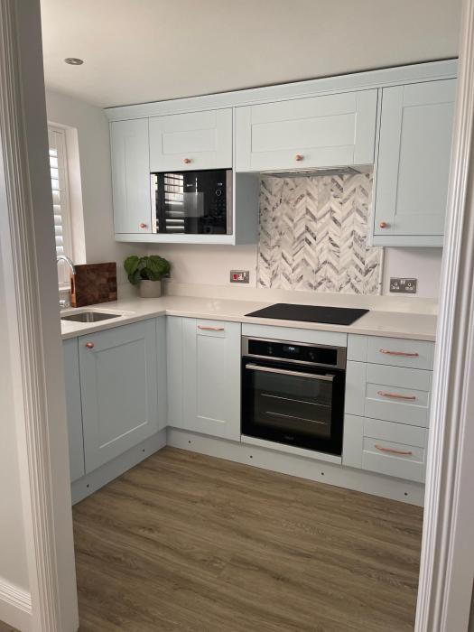 Modern Luxe Maisonette Near Station With Free Parking