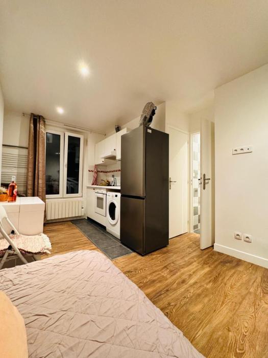 Prelep stan u srcu Pariza kod trga Republike!