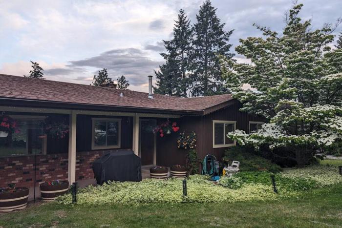 Spacious West Kelowna Home that is great for family, friends, or business trip!