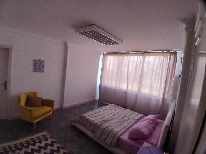 Downtown super apartment