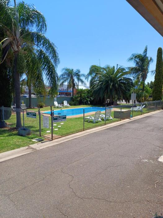 Billabong Motel