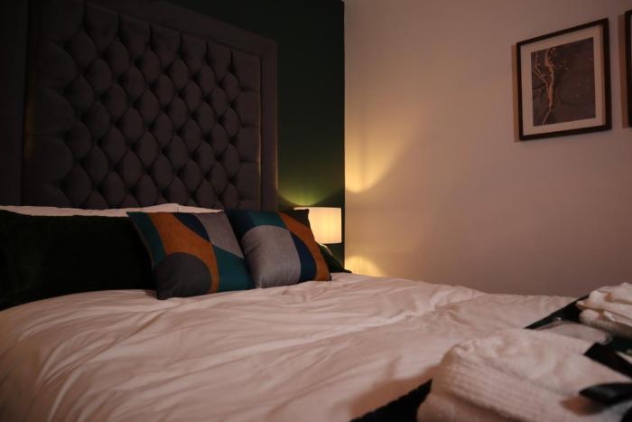 1 Bed Apartment - Sleeps 6 with Parking