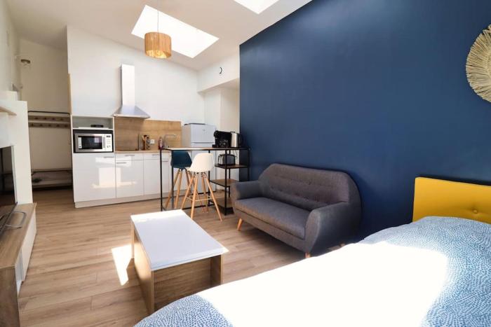 Bright and fully equipped studio