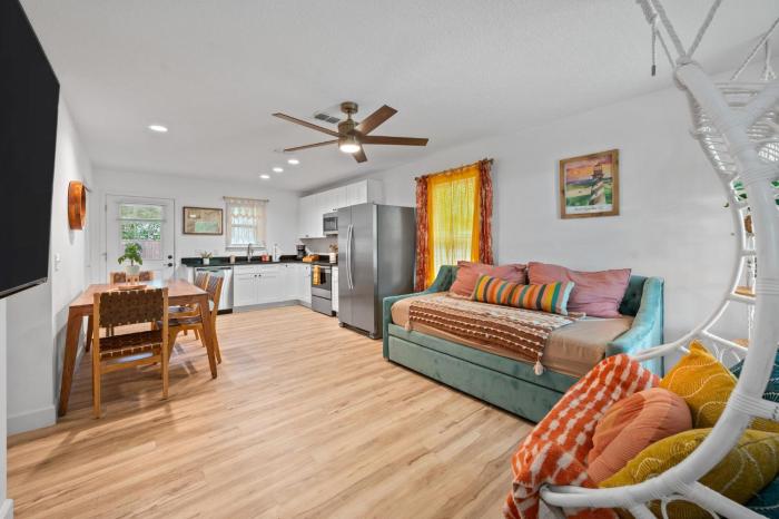 2 Bedroom Blue Cozy Nest New Cottage in St Aug