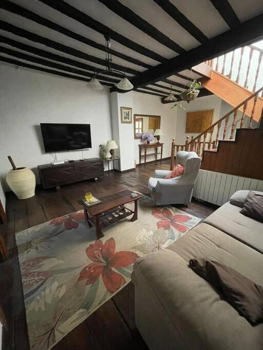 Casona histórica del S XVII en Novales