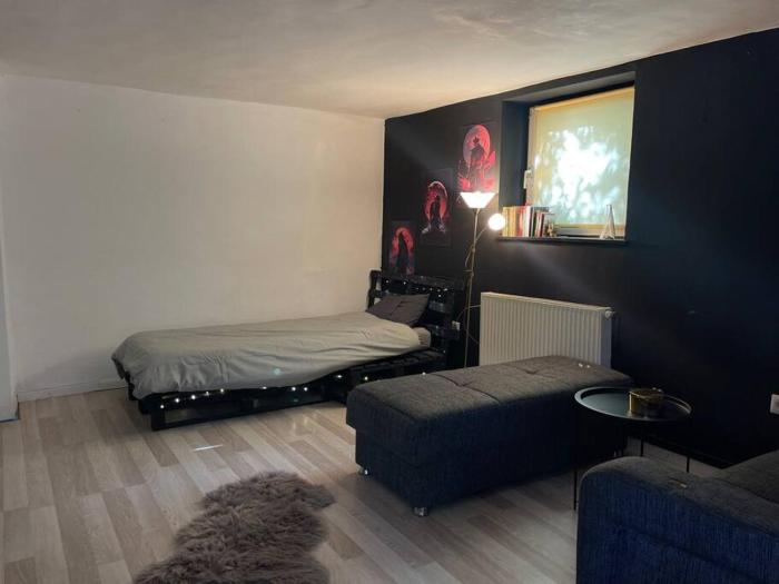 Pallet bed with lights small studio