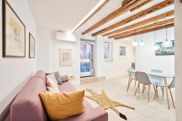 Delightful Ca dOro Suite apartment