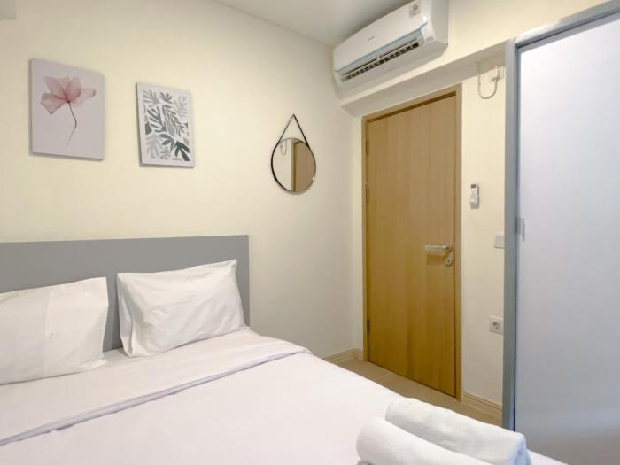 Modern Look 2BR Meikarta Apartment By Travelio