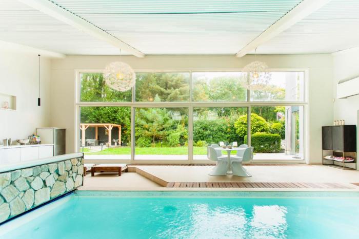 Lanaken Retreat: Pool Jacuzzi and Sauna