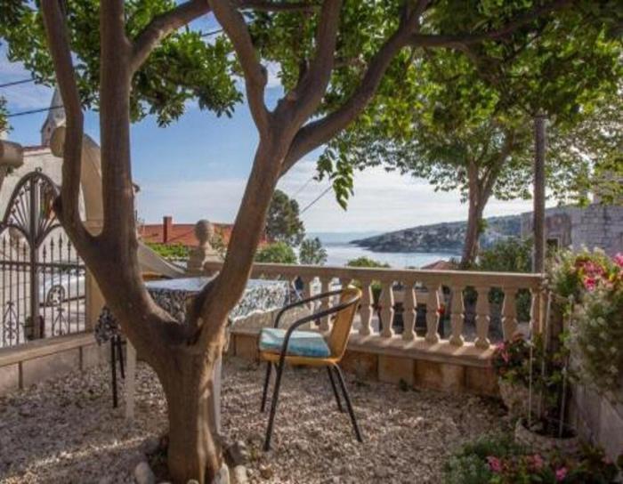 Apartments and Room Anita