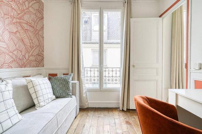 Green apartment Paris city center - V