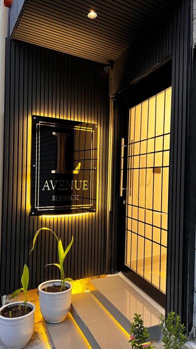 LAVENUE Hotel