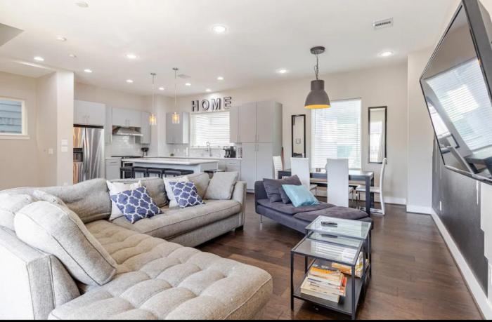 NEW, 3 Bedrooom Townhome In Downtown Houston Near Stadiums and Med Center