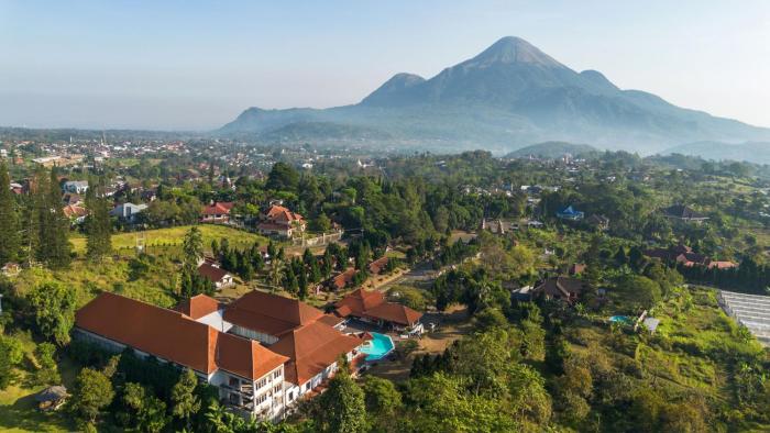 Royal Hotel and Villas Trawas