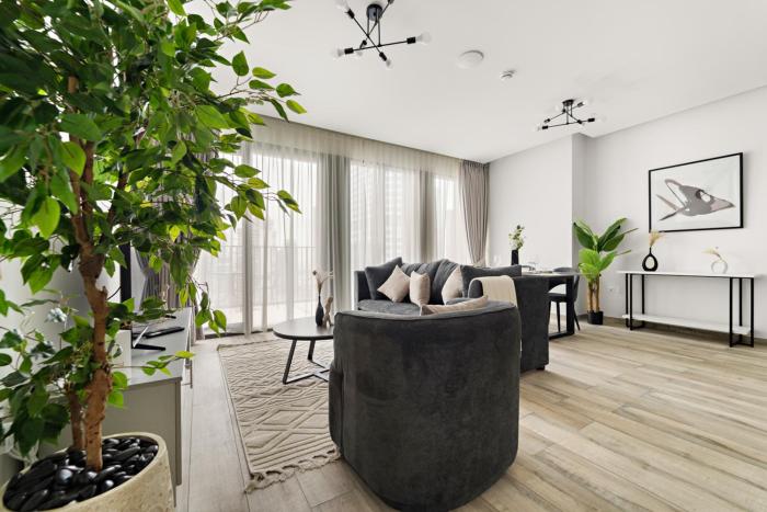 StoneTree - Newly Furnished - Stylish