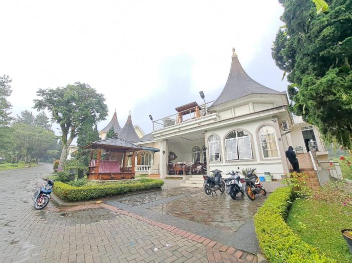 Villa puncak bogor at kota bunga with pool privat