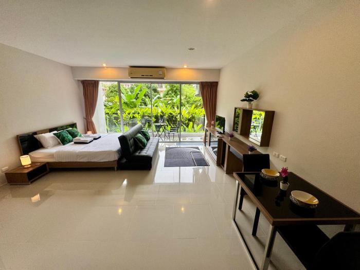 Chic condominium Karon A215