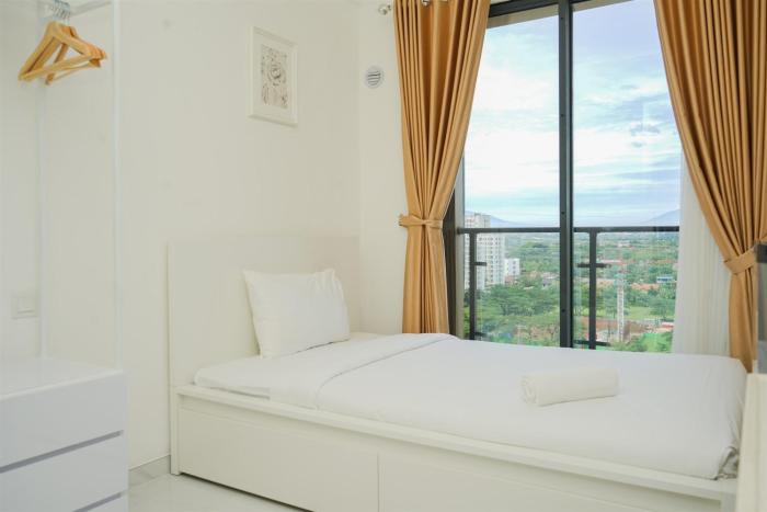 Nice and Minimalist Studio at Sky House BSD Apartment By Travelio