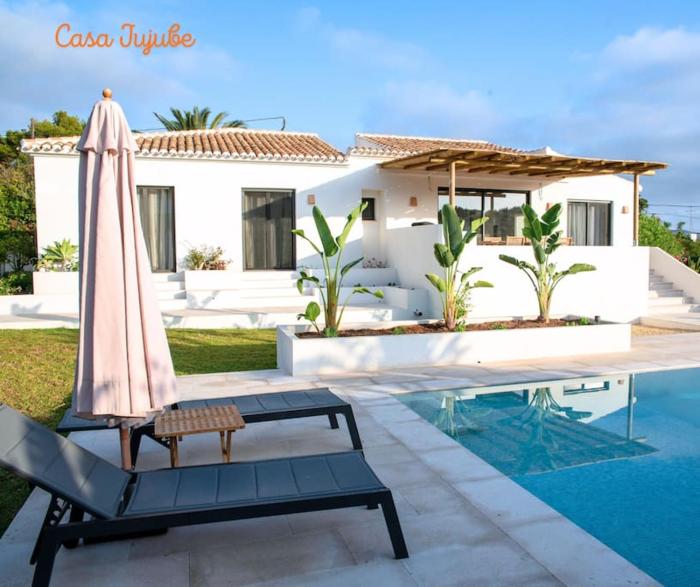 Casa Jujube Modern Villa with Pool, Walk to Beach