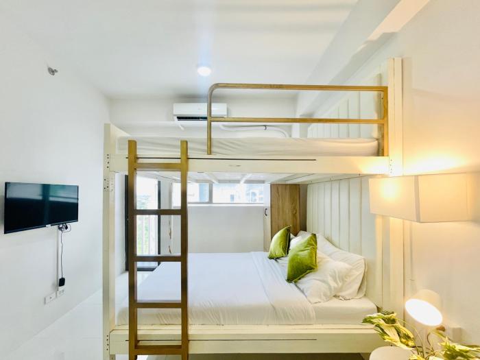 WV 17 Sleek & Trendy Studio with Bunk Bed