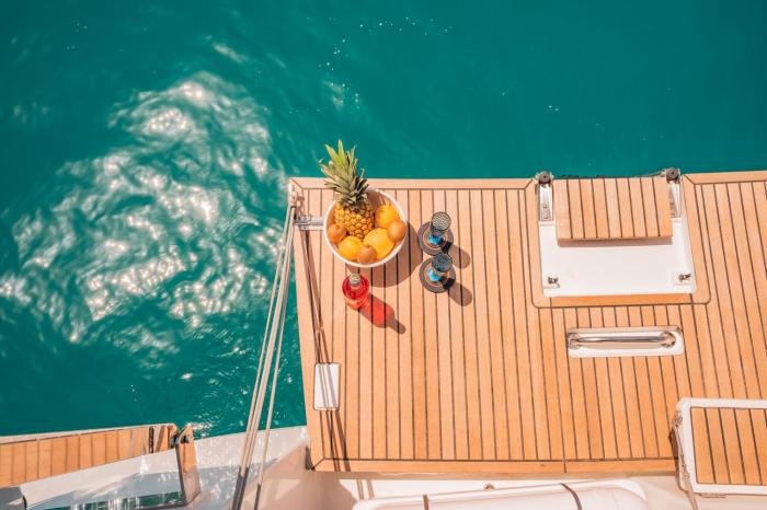 Luxury Sailing Cruises in Athens with Traditional Greek Cuisine and Drinks