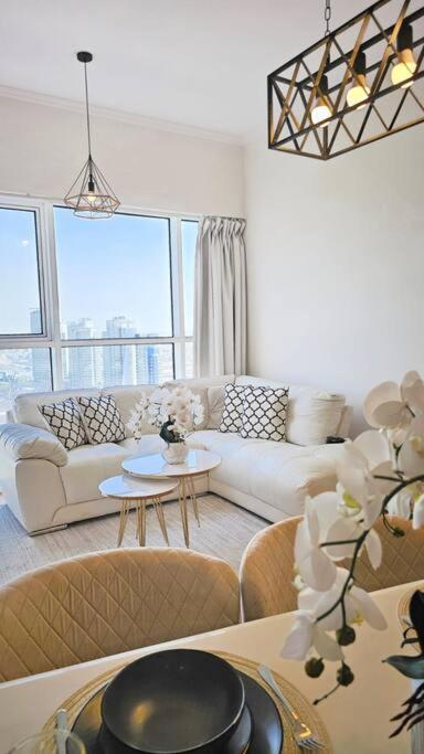 Luxury 2BR Carson Tower B Apt