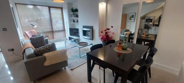 Elegantly Refurbed 2BD in Shankill - 3km from Bray