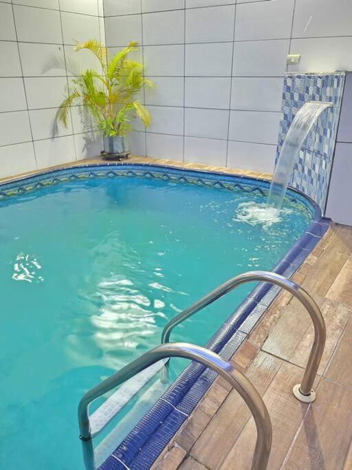 Casa com Piscina Cascata Na Praia Grande