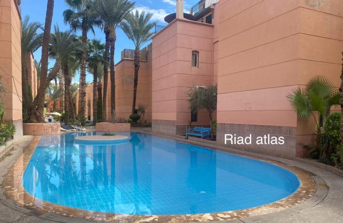 Riad Atlas Swimming pools a jacuzzi parking and close to the city center