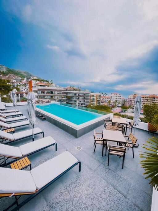 Cómodo Apartamento zona Romántica con alberca 503