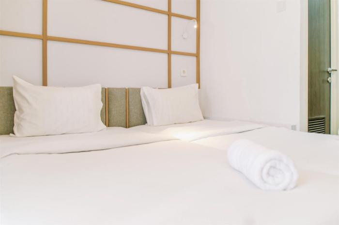 Homey and Cozy Stay Studio Room at Serpong Garden Apartment By Travelio