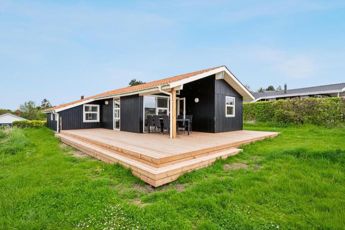 Well-Maintained Holiday Home With Sea View Close To Nature, The Beach And Ebeltoft