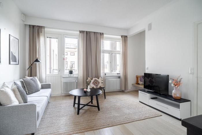 "PENTHOUSE" - Renovated 1BR Apt with Sauna & 60m2 Private Terrace