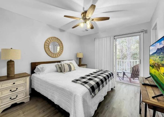 Scenic 3BR Family Retreat, Pool, Gym, 3mi to Disney