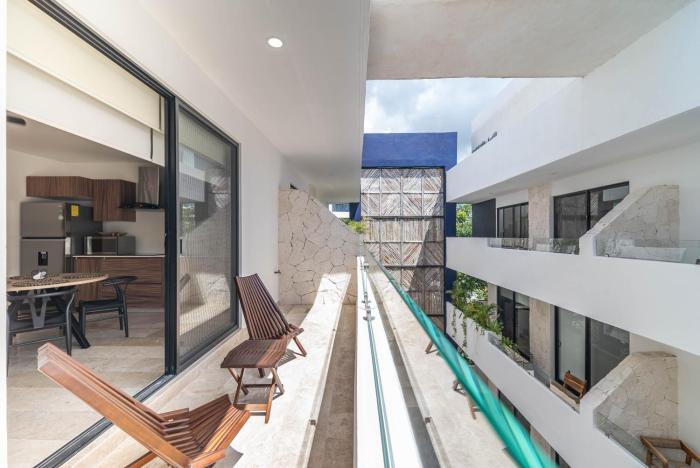 1 BD with Balcony Gym Pool View