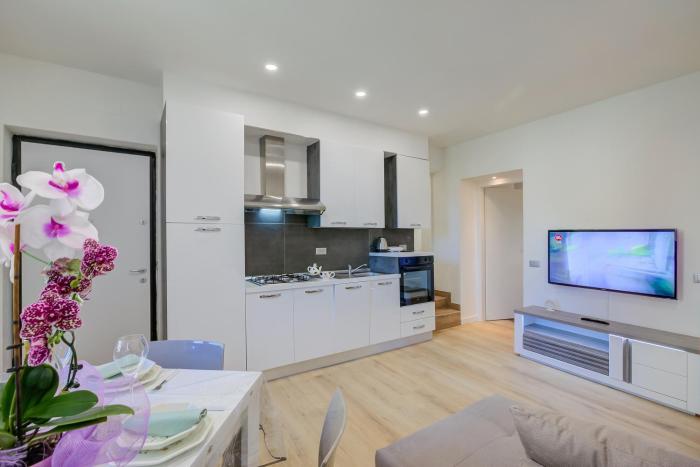 Patty New Apartment in Laveno Center - Happy Rentals