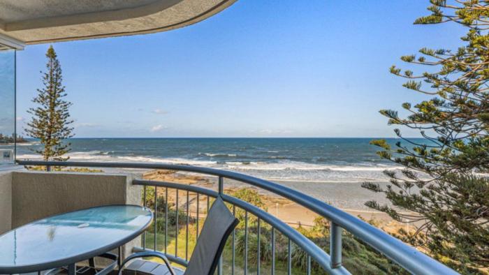 #6 Seaspray, Kings Beach - Absolute Waterfront