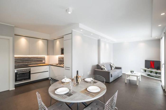 AmazHome - New Private Garden & Cozy Home