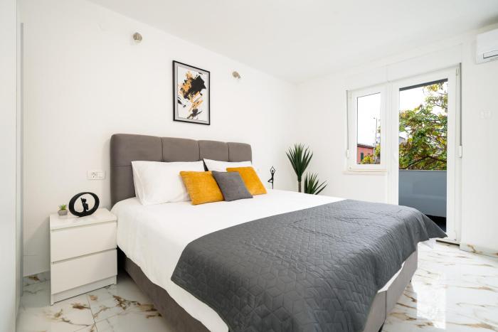 Luxury 2 bedrooms app with terrace in CENTER OLD TOWN