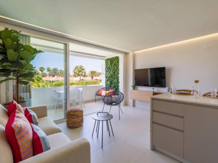 Freshly Renovated, Walk to Yumbo, Shops & Dining