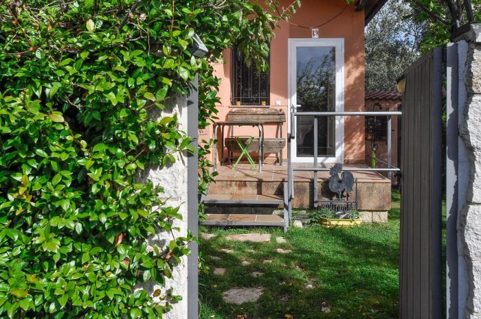 Acogedora casa con verde jardín by CABANA Rentals