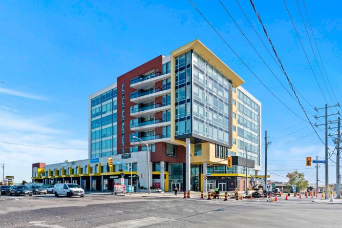 Bright Suites Finch West steps to Metro by hotel DUKE