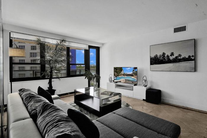 Cozy Miami Beach Condo Beach Service 717