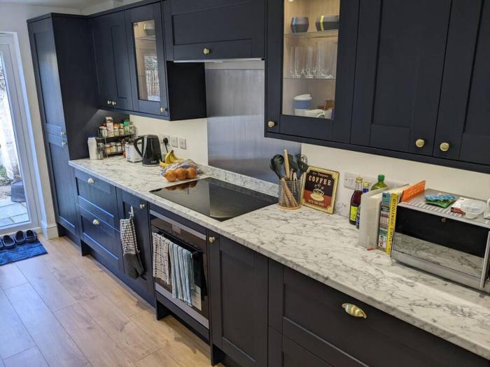 2 Bed Sleeps 4 in Salisbury by Wessex Quarters