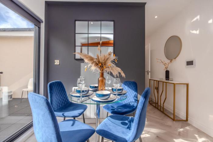 Spacious Apartment Next to Brighton Beach Sleep 6