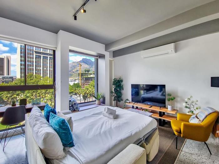 City Oasis Apartment with Rooftop Pool!